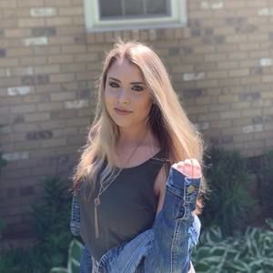 Meet your Posher, Halie